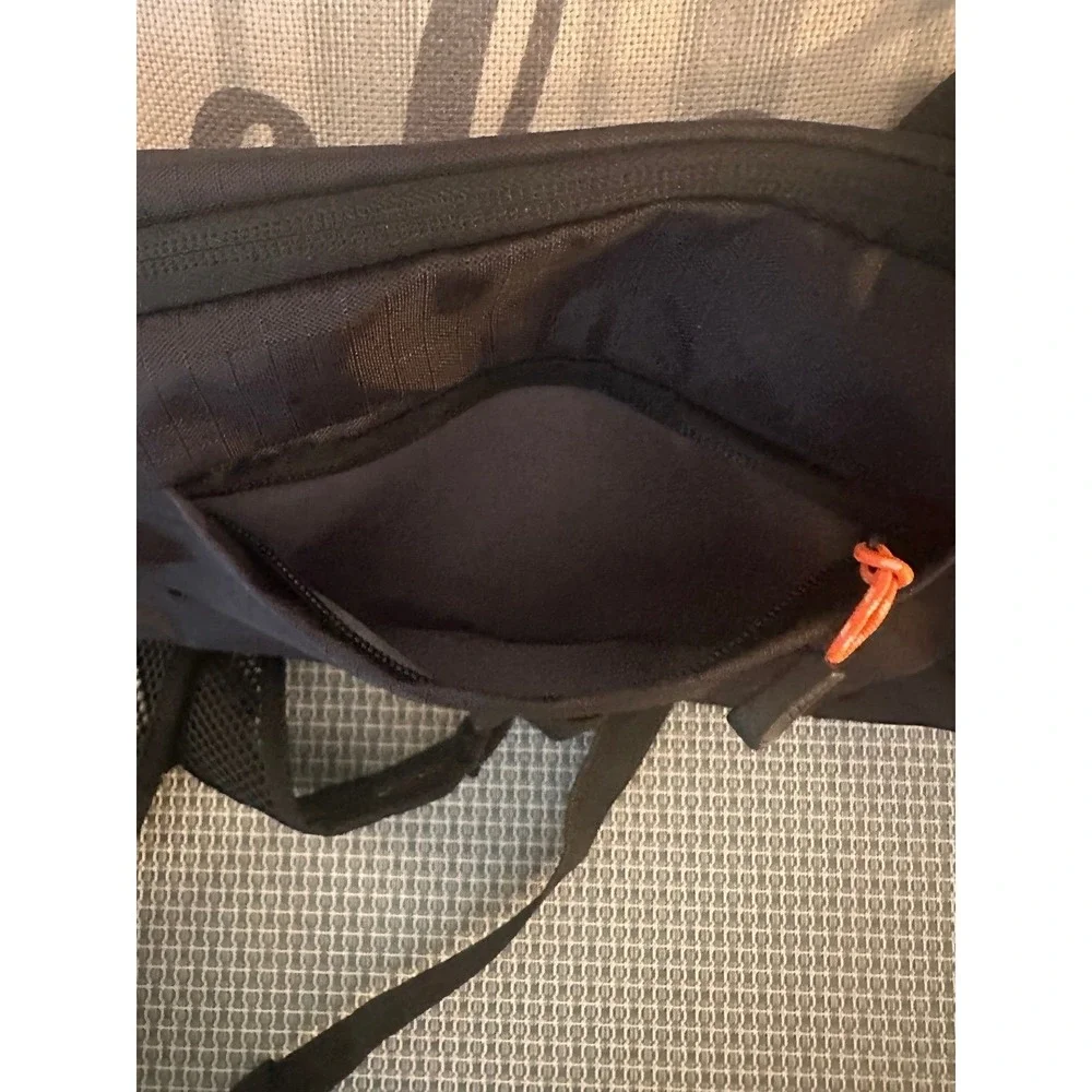 OZARK TRAIL  Hydration Back Pack Black 1.5 Liter Reservoir